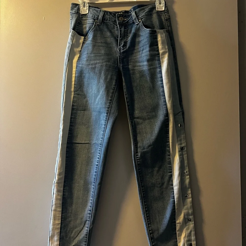 Jeans - Picture 1 of 7